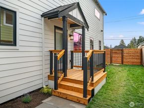 742 N 104th Street, Seattle WA 98133
