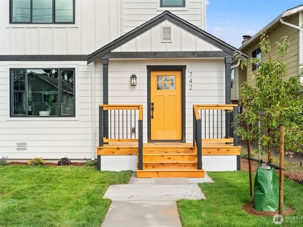 742 N 104th Street, Seattle WA 98133