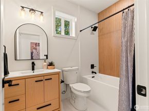 742 N 104th Street, Seattle WA 98133