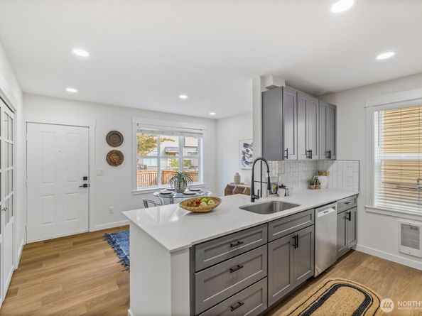 6318 SW 31st Avenue, Seattle WA 98126
