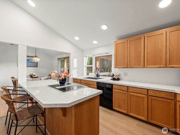 13405 SE 56th Pl, Bellevue WA 98006