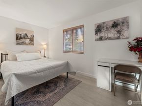 13405 SE 56th Pl, Bellevue WA 98006