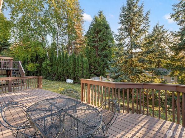 13405 SE 56th Pl, Bellevue WA 98006