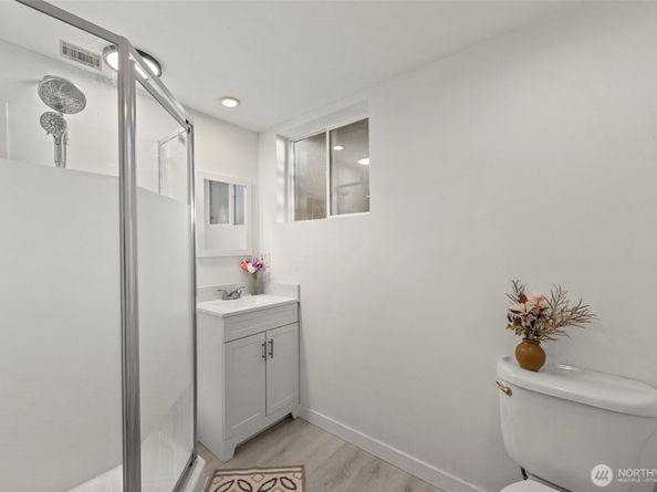 13405 SE 56th Pl, Bellevue WA 98006