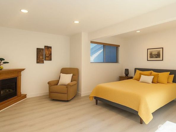 13405 SE 56th Pl, Bellevue WA 98006