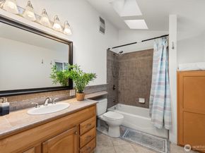 13405 SE 56th Pl, Bellevue WA 98006