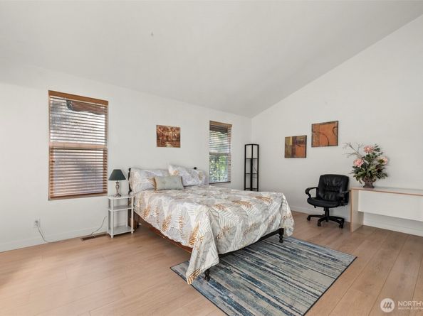 13405 SE 56th Pl, Bellevue WA 98006