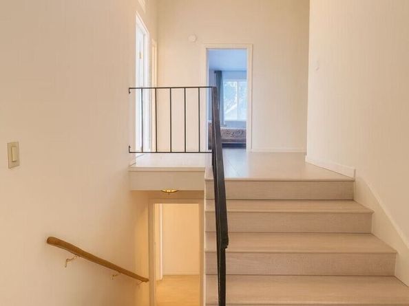 13405 SE 56th Pl, Bellevue WA 98006