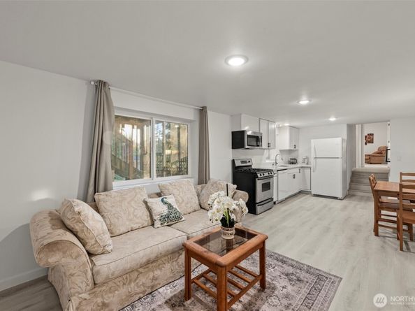 13405 SE 56th Pl, Bellevue WA 98006