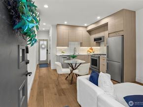 4758 Greenlake Way N, Seattle WA 98103