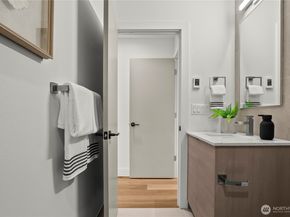 4758 Greenlake Way N, Seattle WA 98103