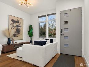 4758 Greenlake Way N, Seattle WA 98103