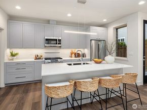 639 18th Avenue W, Kirkland WA 98033