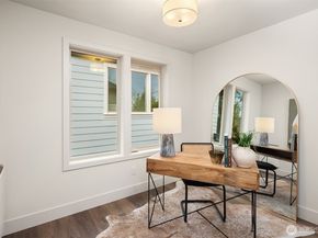 639 18th Avenue W, Kirkland WA 98033