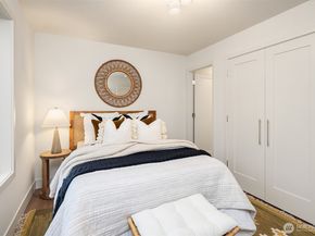 639 18th Avenue W, Kirkland WA 98033