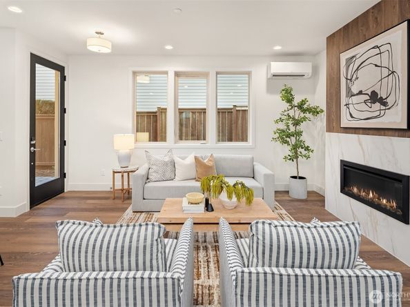 639 18th Avenue W, Kirkland WA 98033