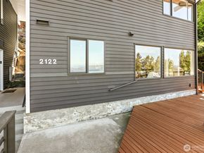 2122 Halleck Avenue SW, Seattle WA 98116