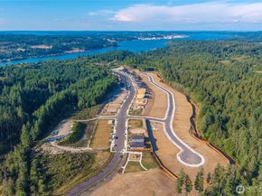 3950 Flat Top Dr Drive, Bremerton WA 98312
