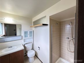 11718 5th Avenue NE, Seattle WA 98125