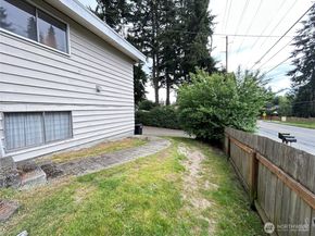 11718 5th Avenue NE, Seattle WA 98125