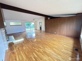 11718 5th Avenue NE, Seattle WA 98125