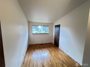 11718 5th Avenue NE, Seattle WA 98125