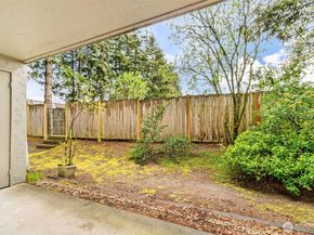 12505 NE 117th Place J1, Kirkland WA 98034