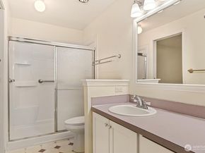12505 NE 117th Place J1, Kirkland WA 98034
