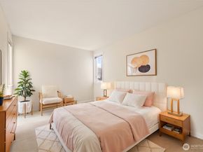 12505 NE 117th Place J1, Kirkland WA 98034