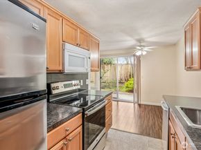 12505 NE 117th Place J1, Kirkland WA 98034
