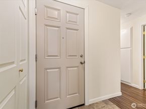 12505 NE 117th Place J1, Kirkland WA 98034