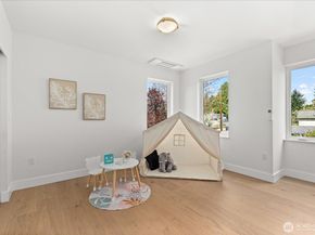 9535 Dayton Avenue N, Seattle WA 98103