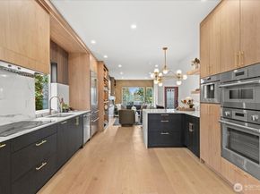 9535 Dayton Avenue N, Seattle WA 98103