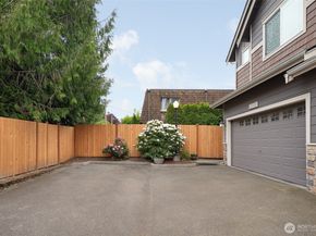2502 204th Place SW B1, Lynnwood WA 98036