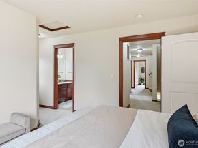 2502 204th Place SW B1, Lynnwood WA 98036