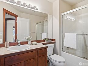 2502 204th Place SW B1, Lynnwood WA 98036