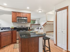 2502 204th Place SW B1, Lynnwood WA 98036