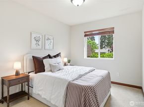 2502 204th Place SW B1, Lynnwood WA 98036