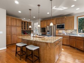 2759 NW Pine Cone Place, Issaquah WA 98027