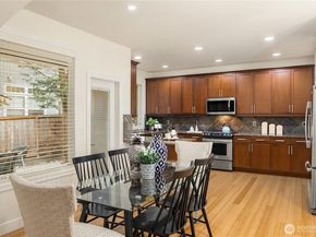 12316 NE 86th Way 6, Kirkland WA 98033