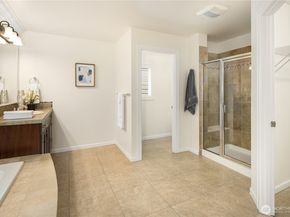 12316 NE 86th Way 6, Kirkland WA 98033