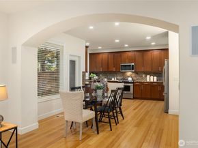 12316 NE 86th Way 6, Kirkland WA 98033