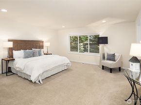 12316 NE 86th Way 6, Kirkland WA 98033