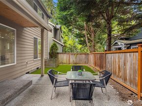 12316 NE 86th Way 6, Kirkland WA 98033