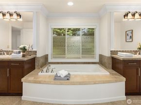 12316 NE 86th Way 6, Kirkland WA 98033