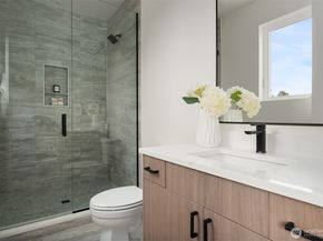 138 8th Court, Kirkland WA 98033