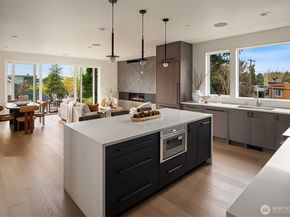 138 8th Court, Kirkland WA 98033
