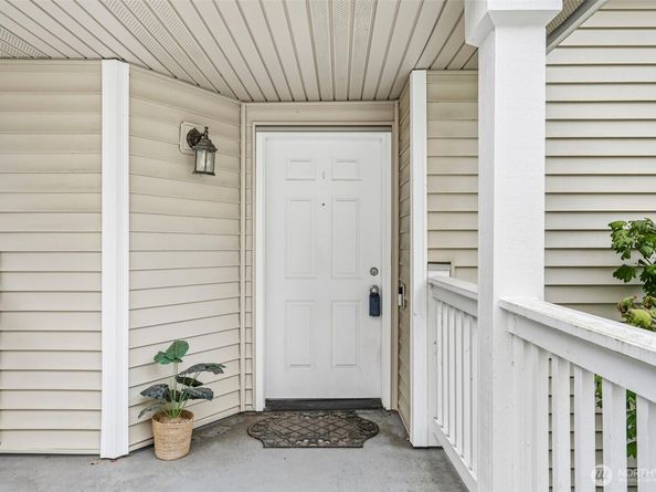 6625 SE Cougar Mountain Way 2, Bellevue WA 98006