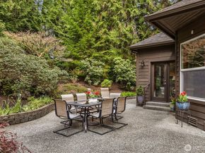 8387 NE Sumanee Place, Bainbridge Island WA 98110