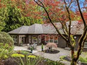 8387 NE Sumanee Place, Bainbridge Island WA 98110